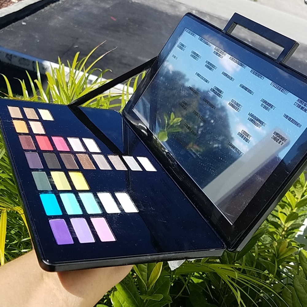 Brand New MAC 💥Accepting Offers 💥